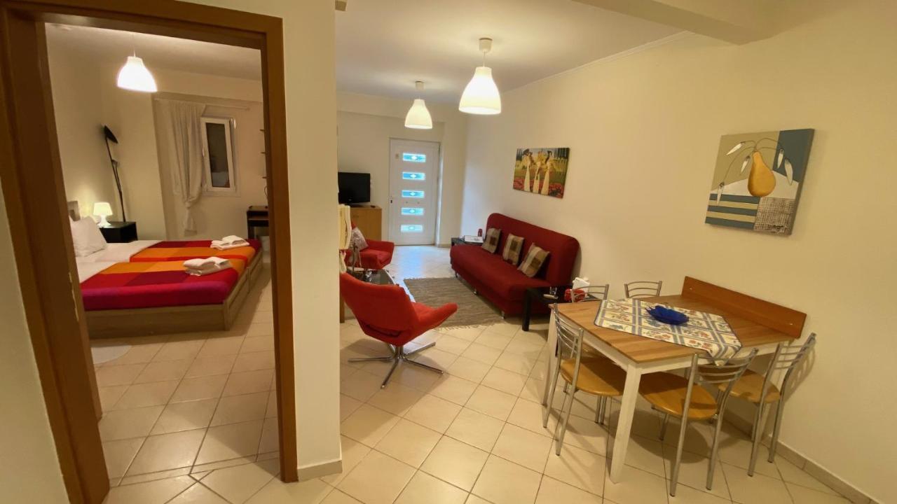 Patras Palm Tree Apartment Bagian luar foto