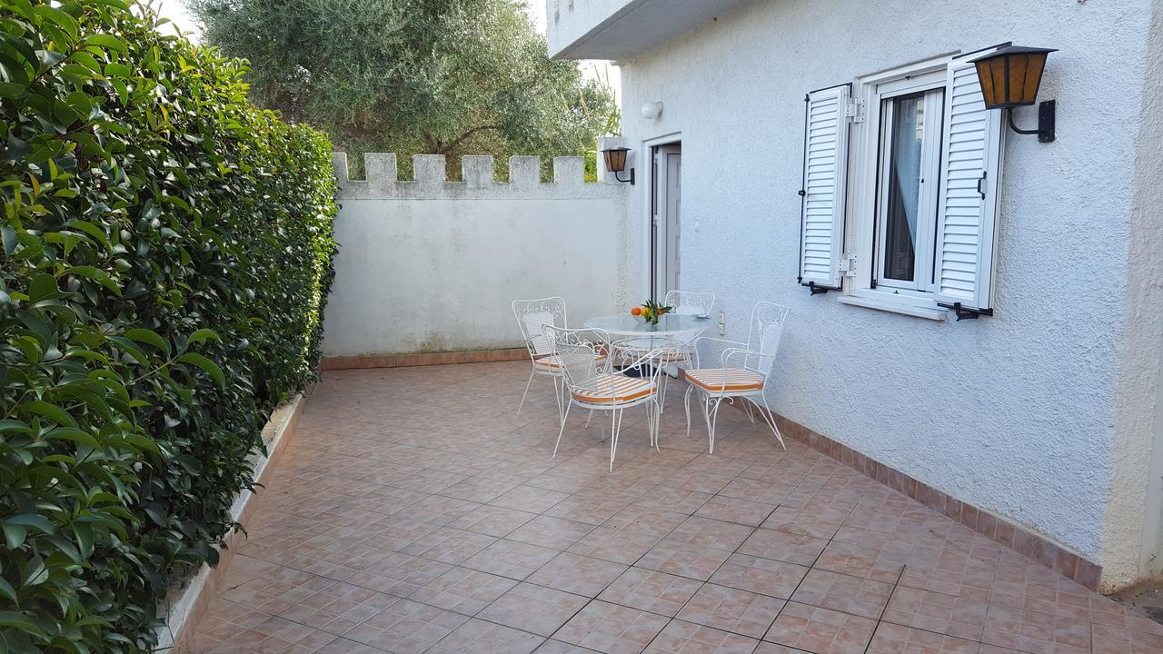 Patras Palm Tree Apartment Bagian luar foto