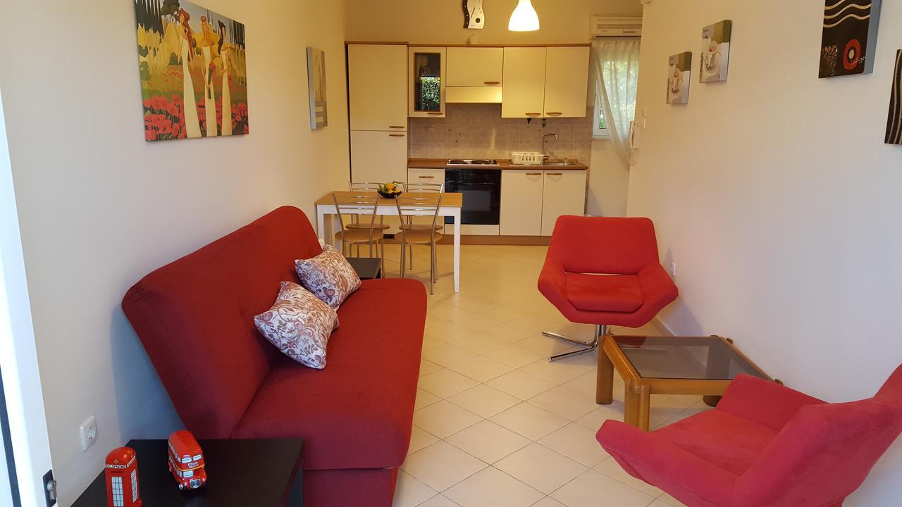 Patras Palm Tree Apartment Bagian luar foto